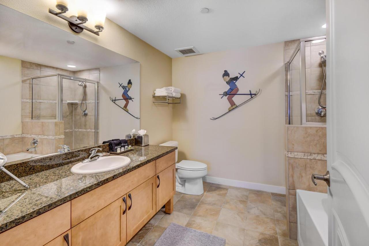 Holiday home Ski-in-ski-out Luxury Condo: Mountain Views & Hot Tub Retreat