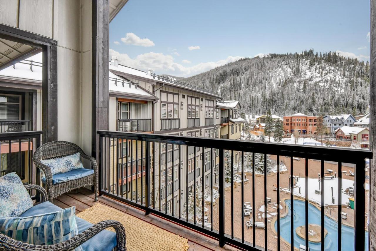 Holiday home Ski-in-ski-out Luxury Condo: Mountain Views & Hot Tub Retreat *